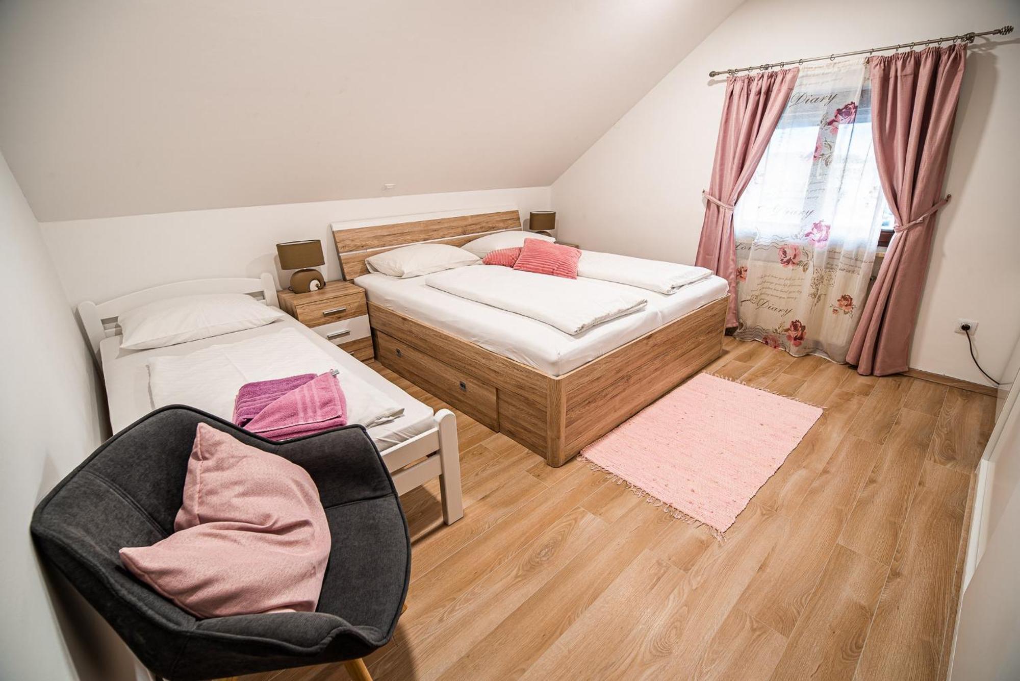 Guesthouse Leski Dvor Lesce  Quarto foto